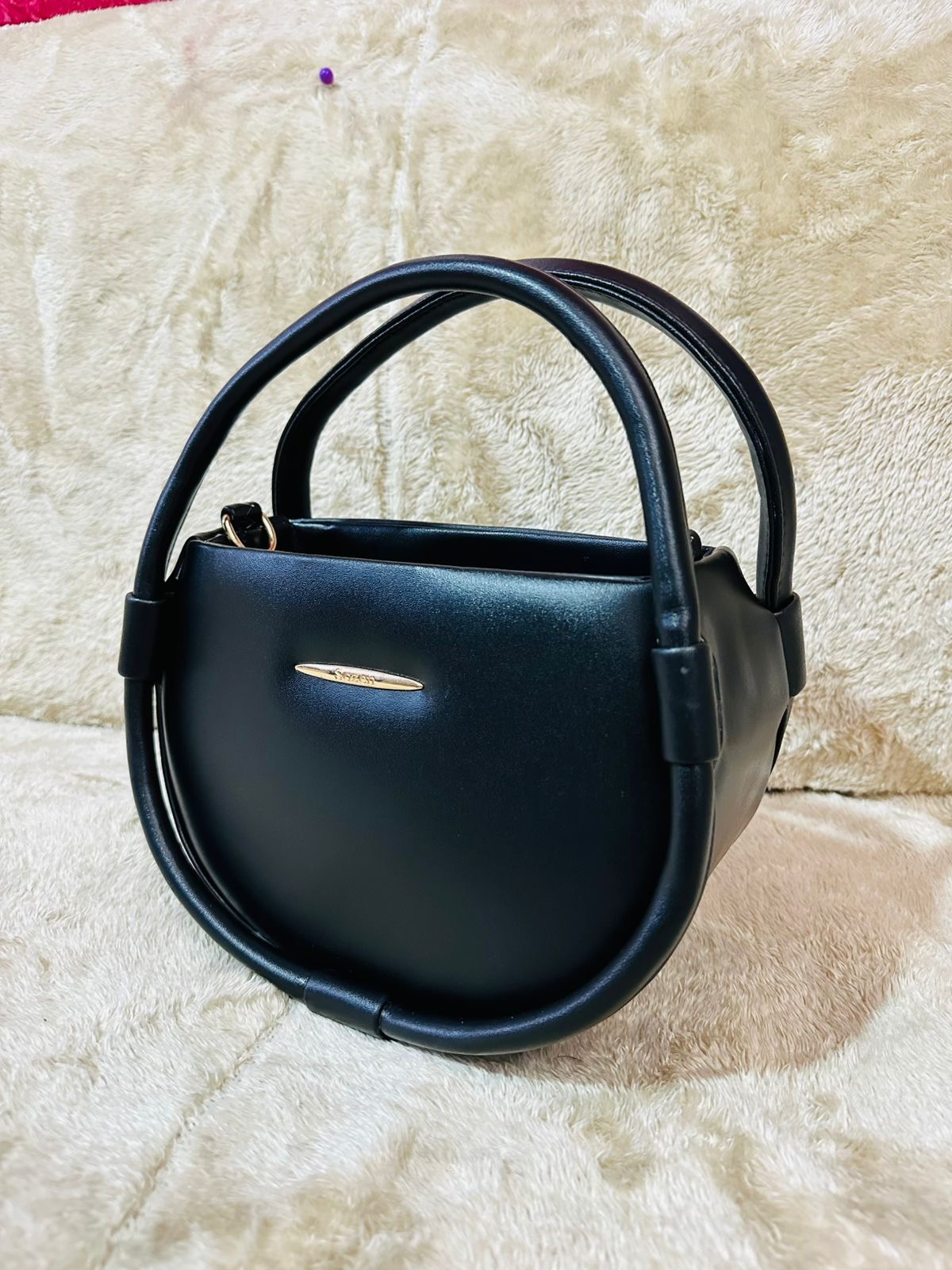 Rounded Side sling bag black