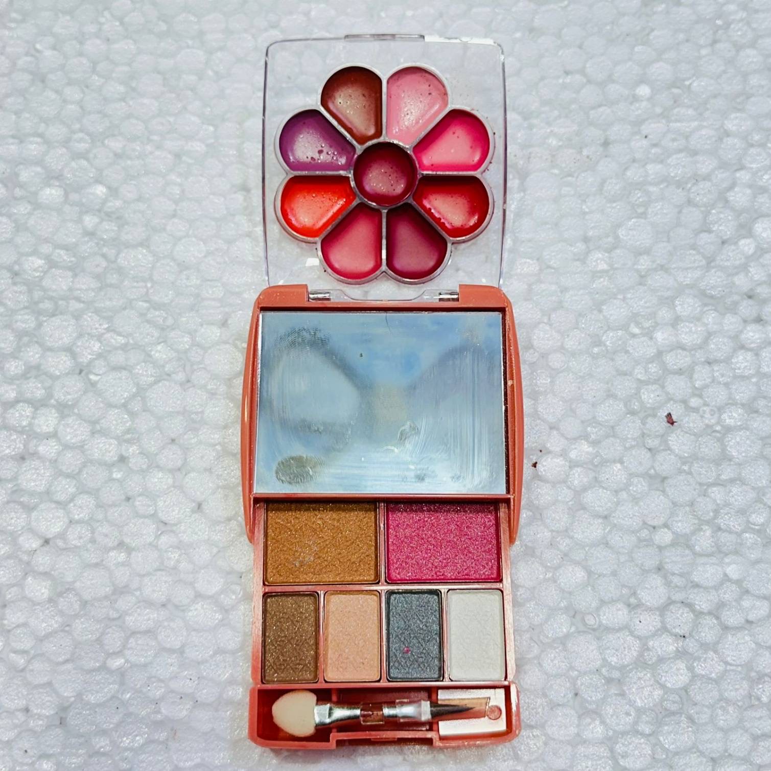 Ads mini makeup kit broken